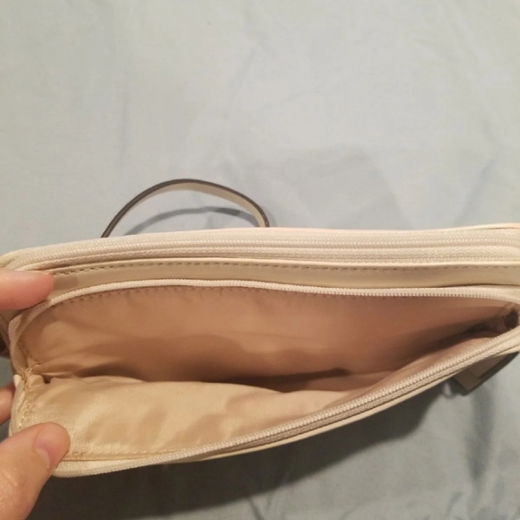 Ivory Leather Coach wristlet wallet - Picture 3 of 3